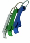 Chaveiro de metal com duas funçoes, abridor de garrafas e latinhas.