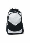 Mochila com alça acolchoada, dois compartimentos, espaço para nootbook e bolsos laterais.
