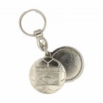 Chaveiro de metal em formato de 2 bolas cortadas.Disponibilidade para gravação na parte detrás.