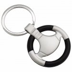 Chaveiro de metal fosco, no formato de volante.