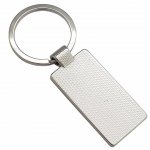 Chaveiro de metal com detalhe preto espelhado.