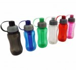 Squeeze Ice Bar de plástico resistente 400 ml, contendo parte interna removível para resfriamento (Não acompanha água). Detalhes no corpo e na tampa.