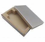 Estojo para pen drive, material de metal.