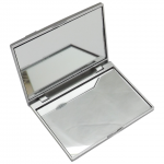 Espelho de bolso duplo, material em plástico resistente.