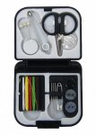  Kit costura, estojo de plástico resistente.